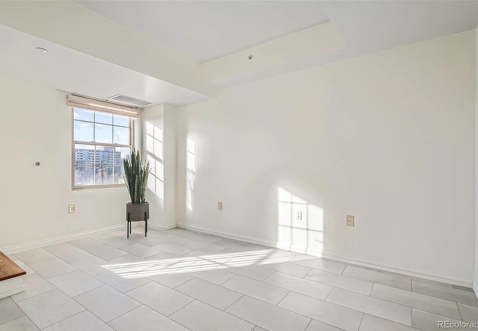 bedroom - 300 W 11th Ave