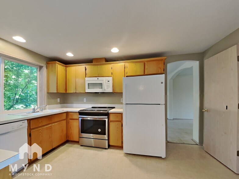 Building Photo - 3711 SE Sunrise Dr