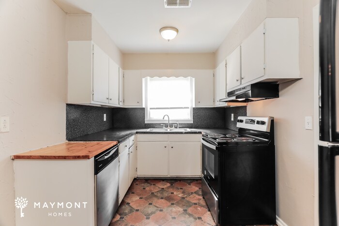 Building Photo - 925 Eldorado Dr