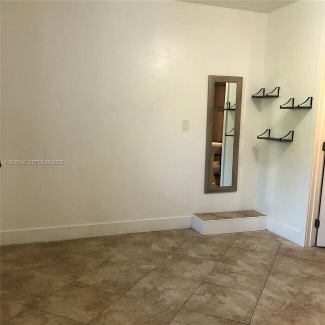 Building Photo - 6819 SW 15th St