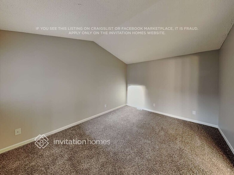 Building Photo - 4120 E 134th Dr