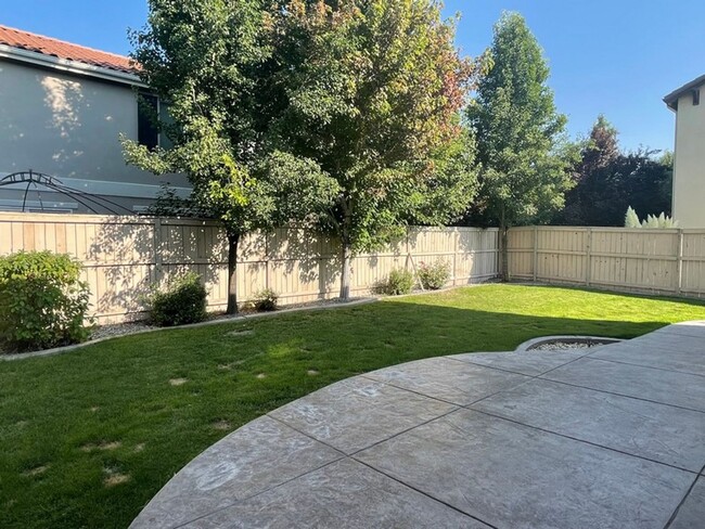 Building Photo - Beautiful Damonte Ranch Three Bedroom T...