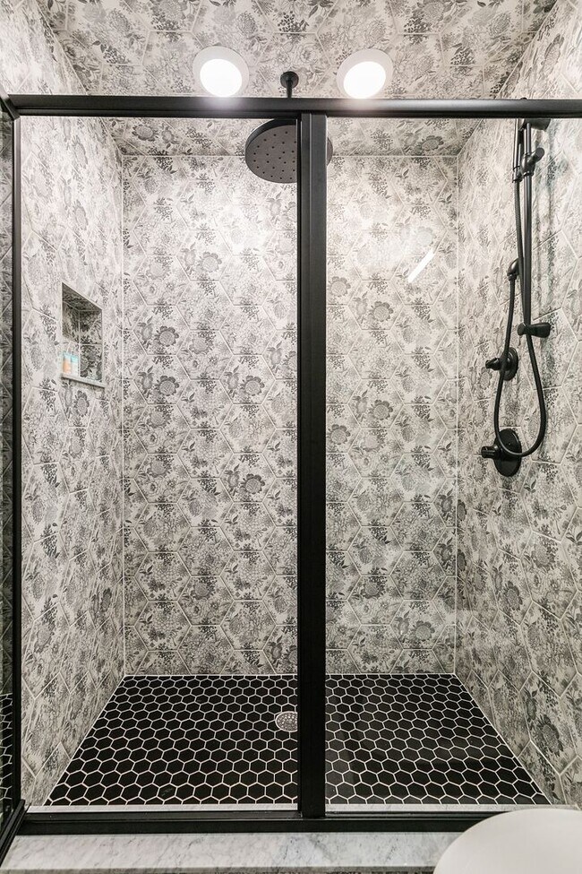 Building Photo - FFH Short Term Rental