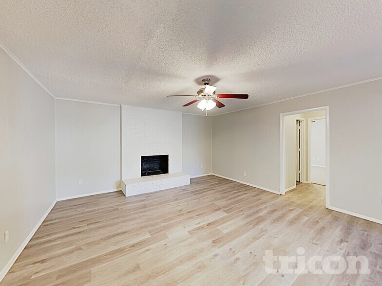 Building Photo - 835 Live Oak Dr