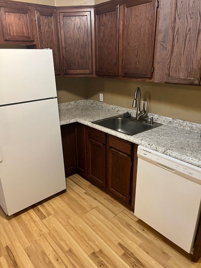 Building Photo - 3 Bed 1 Bath Downstairs unit.