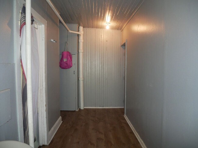Building Photo - 544 N 6th St