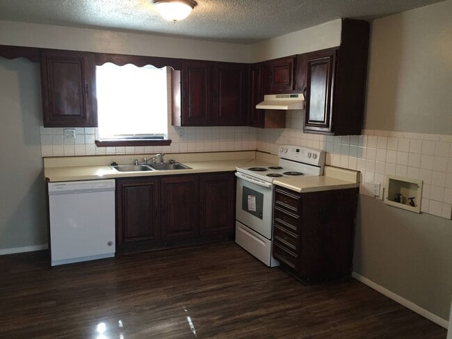 Building Photo - Adorable cottage is right in the heart of OKC!