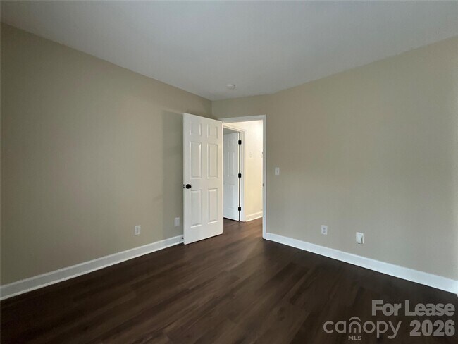 Building Photo - 11431 Howell Center Dr