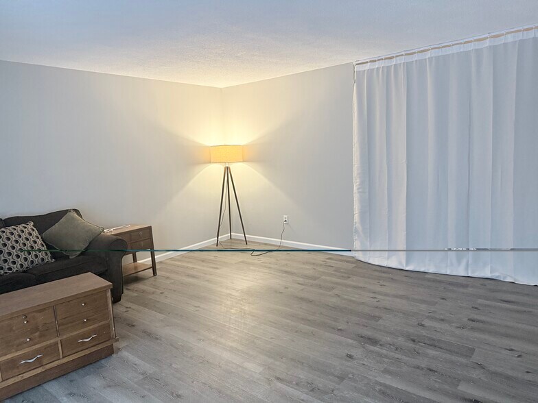 Building Photo - 310 Brook Village Rd