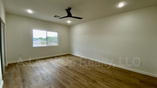 Building Photo - 3713 E Wetstones Rd