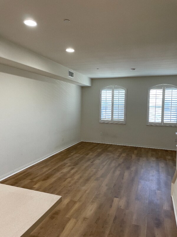 Building Photo - 335 N Fenimore Ave