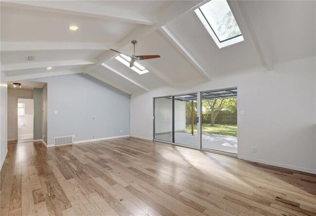 Building Photo - 3005 White Rock Dr