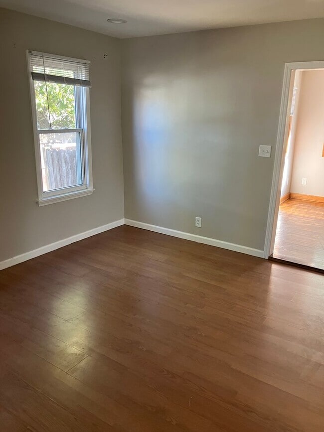 Building Photo - Lovely 3 Bed Colonial main floor laundry