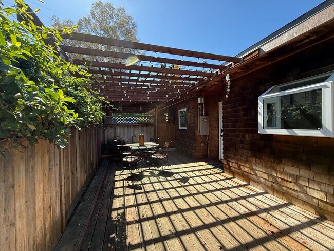 Building Photo - 507 Pullman St