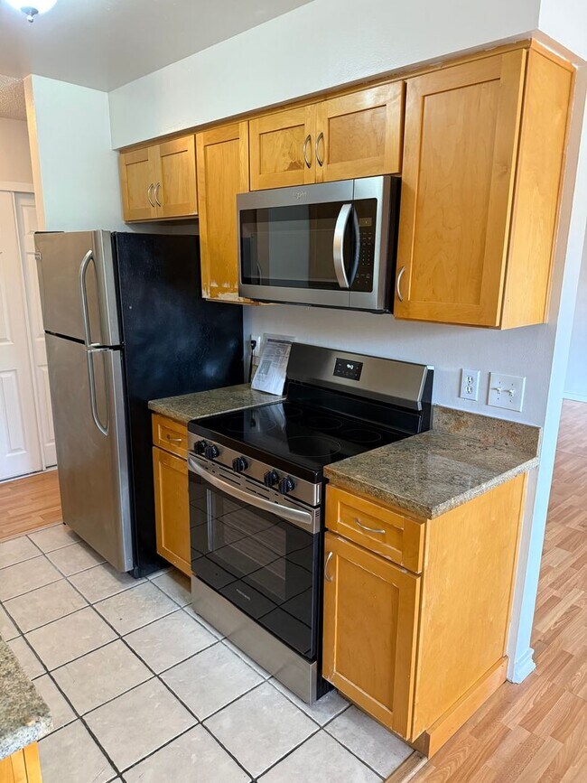 Building Photo - $3290 - 3 BED/2 BATH CONDO IN CENTRAL FREM...