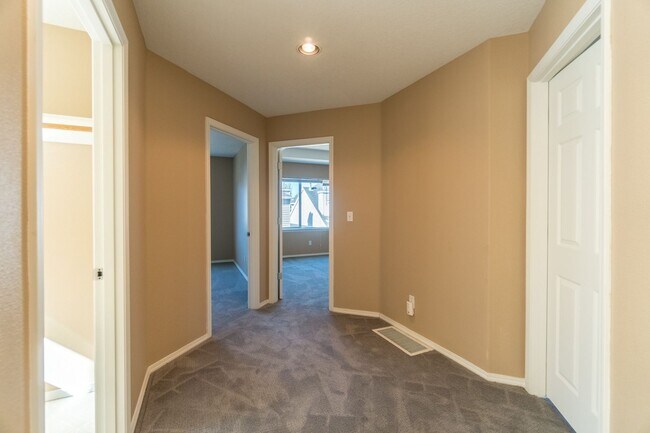 Building Photo - Beautiful Bethany 3 Bedroom Near Parks & Schools!