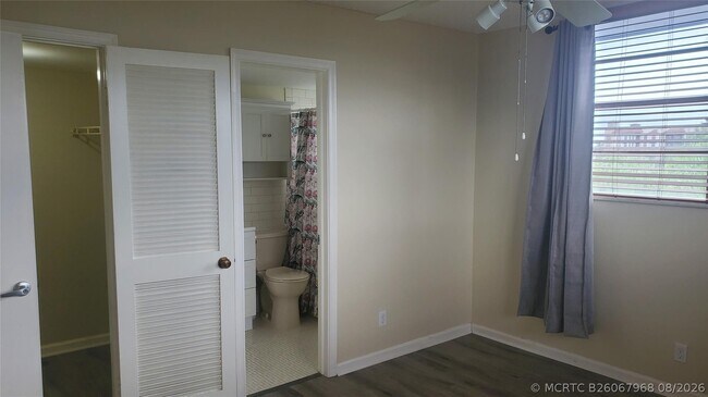 Building Photo - 3910 Crystal Lake Dr