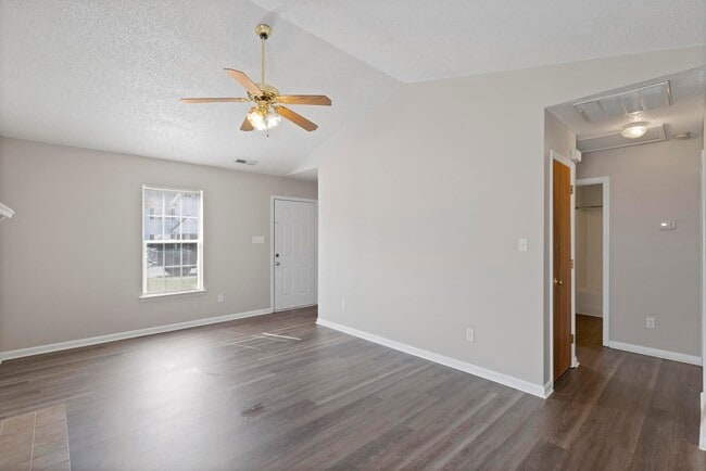 Building Photo - 116 Mesa Ln