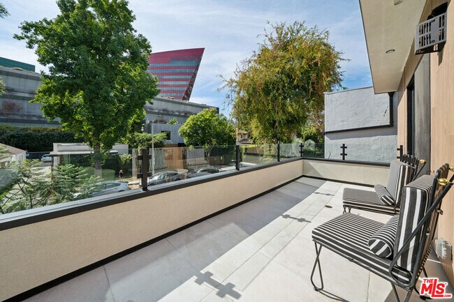 Building Photo - 656 Huntley Dr