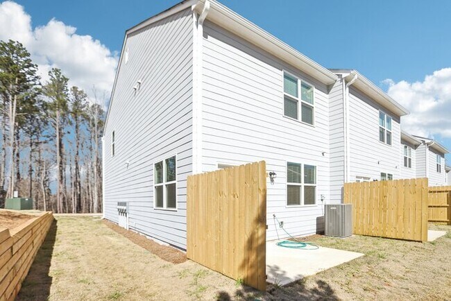 Building Photo - Fantastic 3bd/2.5ba home! Coming soon!