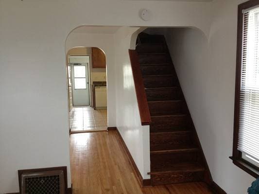 Building Photo - Cute 1 Bedroom House