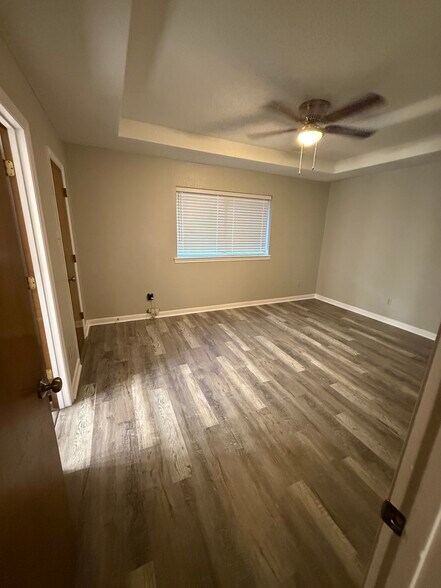 Master bedroom - 1401 Lackey Ct