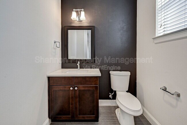 Building Photo - 744 W 24th St