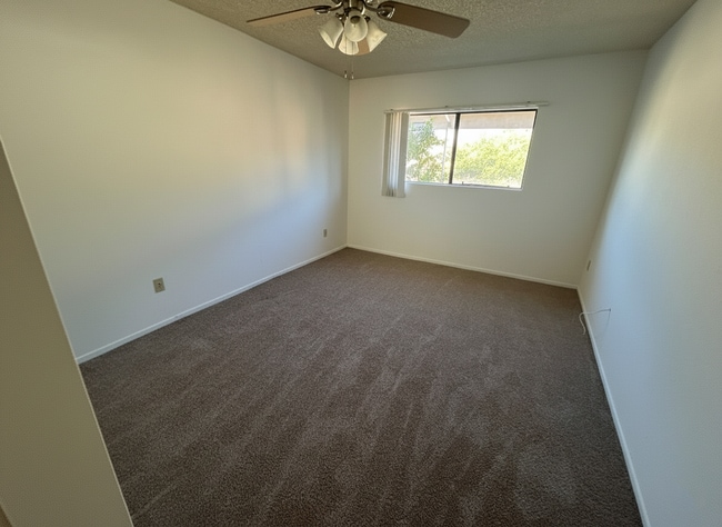 Building Photo - 10318 Commerce Ave