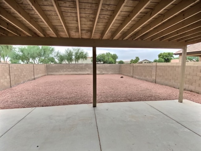 Building Photo - 41925 W Sunland Dr