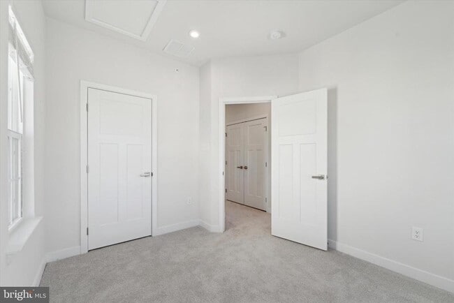 Building Photo - 208 River Birch Wy