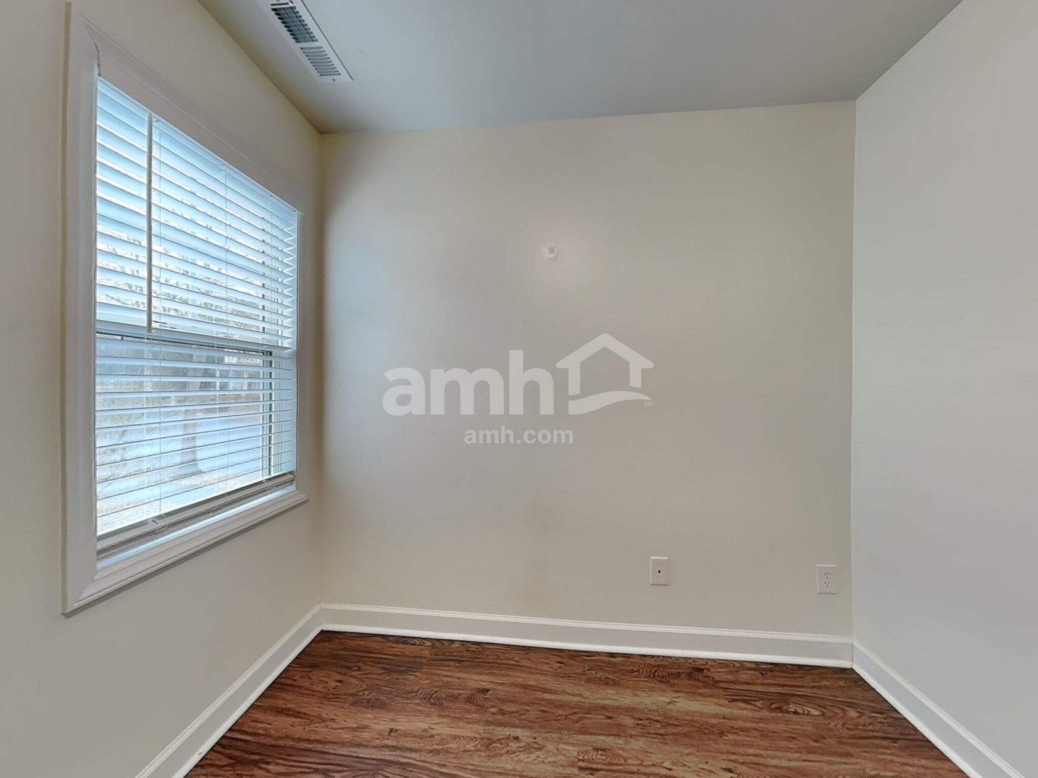 Building Photo - 581 Lakeside Valley Dr