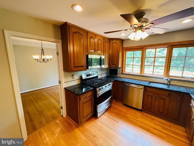 Building Photo - 7115 Warbler Ln