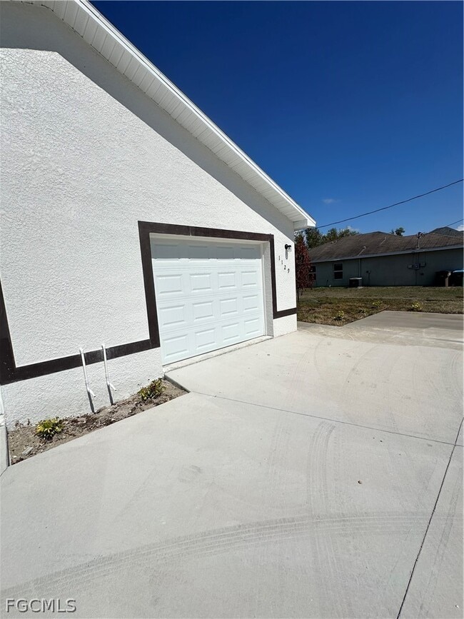 Building Photo - 1131 SW 16th Terrace