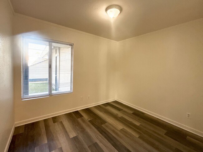 Building Photo - NO HOA! 4-Bedroom Single-Story Home in Henderson – Pets Welcome!