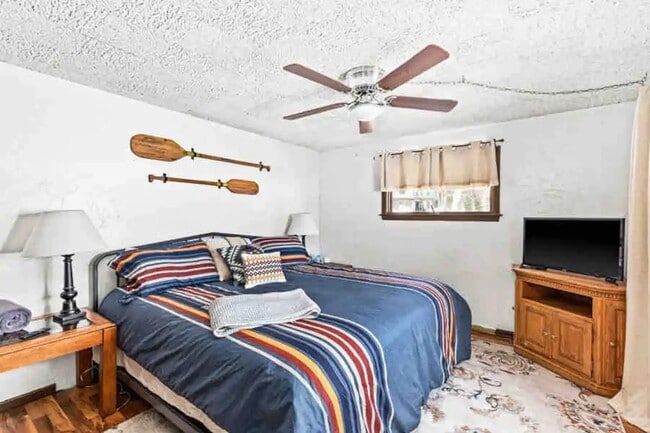 King Size Bed - 7590 Barrs Lake Rd