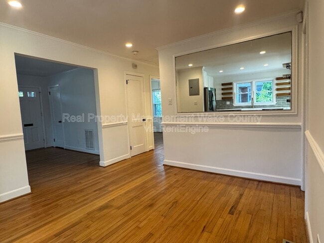 Building Photo - 3018 Medlin Dr