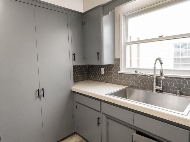 Building Photo - 1266 Elm Ave