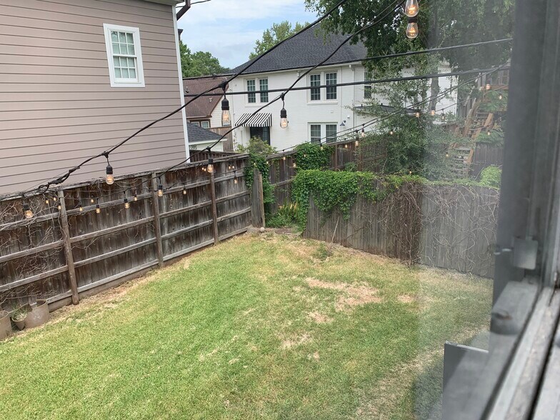 Spacious Backyard - 6310 Greenbriar Dr