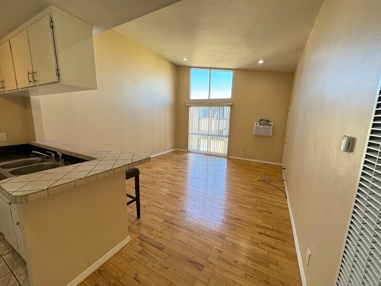 Building Photo - 808 Coriander Dr