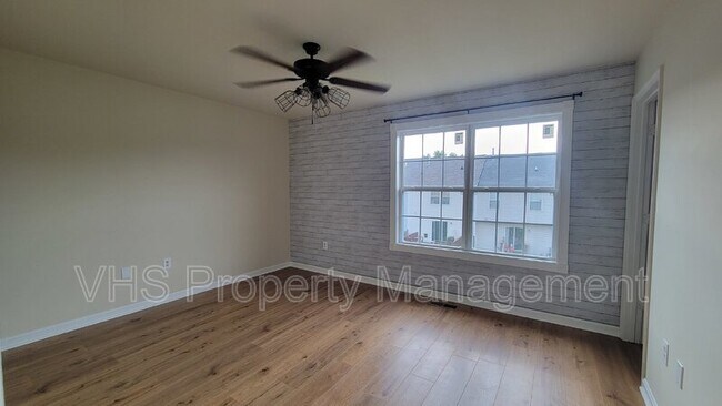 Building Photo - 553 Highland Towne Ln