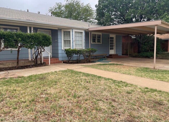 Building Photo - Roomy 3-bedroom, Pre Leasing