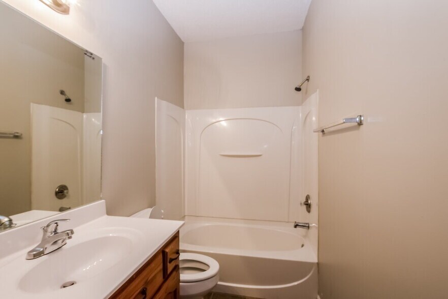 Building Photo - 1146 Warwick Pl