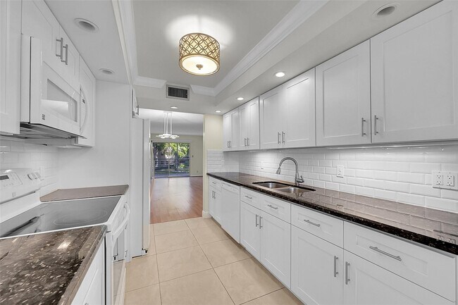 Building Photo - 1802 Eleuthera Point