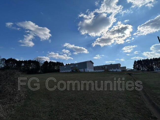 Building Photo - 3220 Sutton Ln