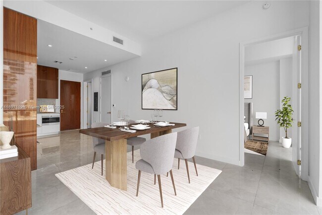 Building Photo - 2655 S Bayshore Dr