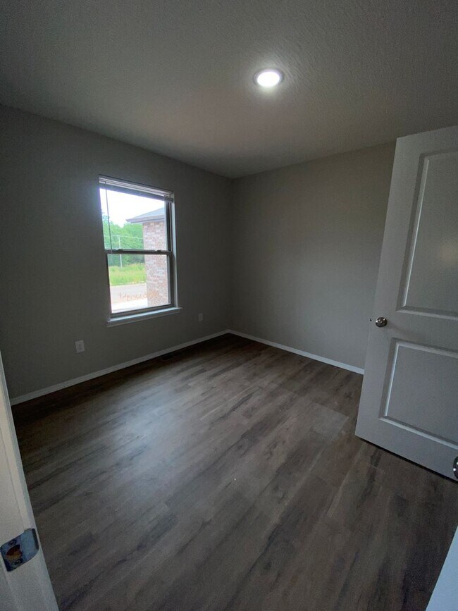 Building Photo - Comfortable four-bedroom home.