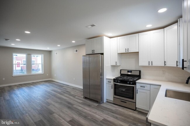 Building Photo - 2521 S Dewey St