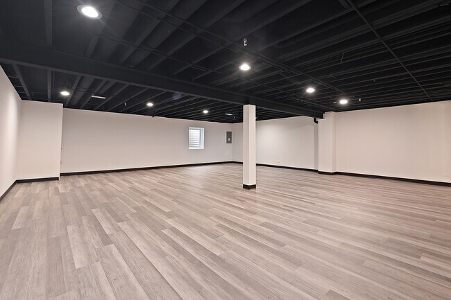 Building Photo - 13 Apollo Ct