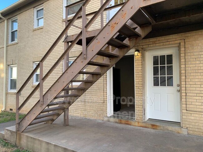 Building Photo - 1420 S Quaker Ave