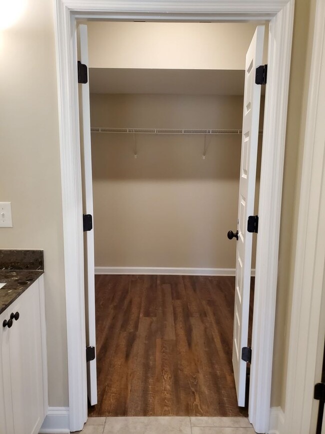 Building Photo - Brand New 4 Bedroom Townhome in Ammenities Community